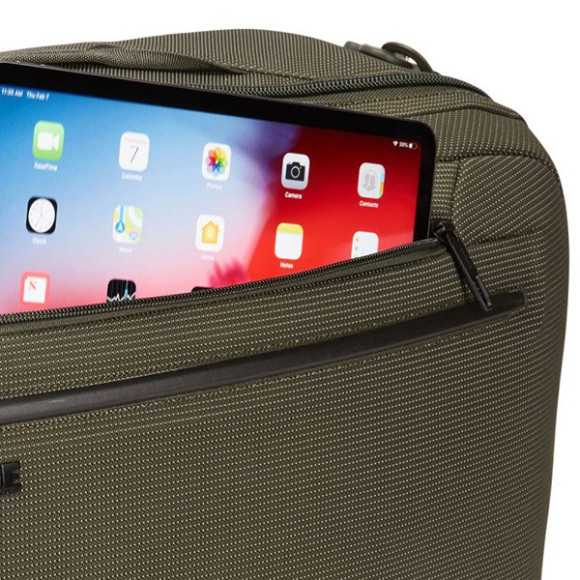 Thule Crossover 2 convertible carry on forest night green, 41L. Thule Crossover 2 convertible carry on forest night green, 41L.