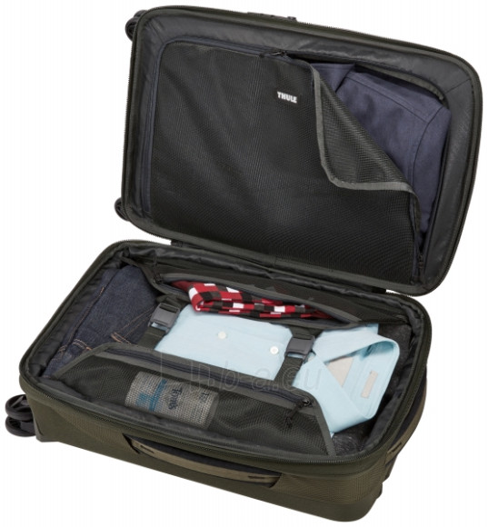Thule Crossover 2 carry on spinner, forest night green
